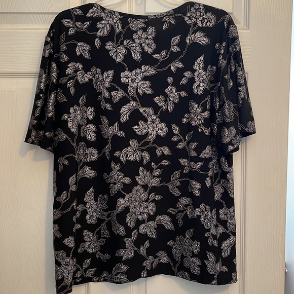 18W/20W Womens Blouse with Silver Gilter Accents - Picture 3 of 4